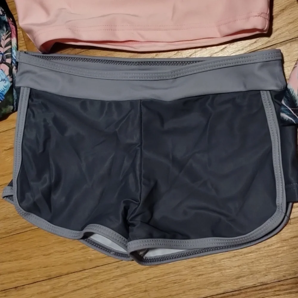 Cute two-piece child scuba top and trunks Sz L (3-5 years old~)